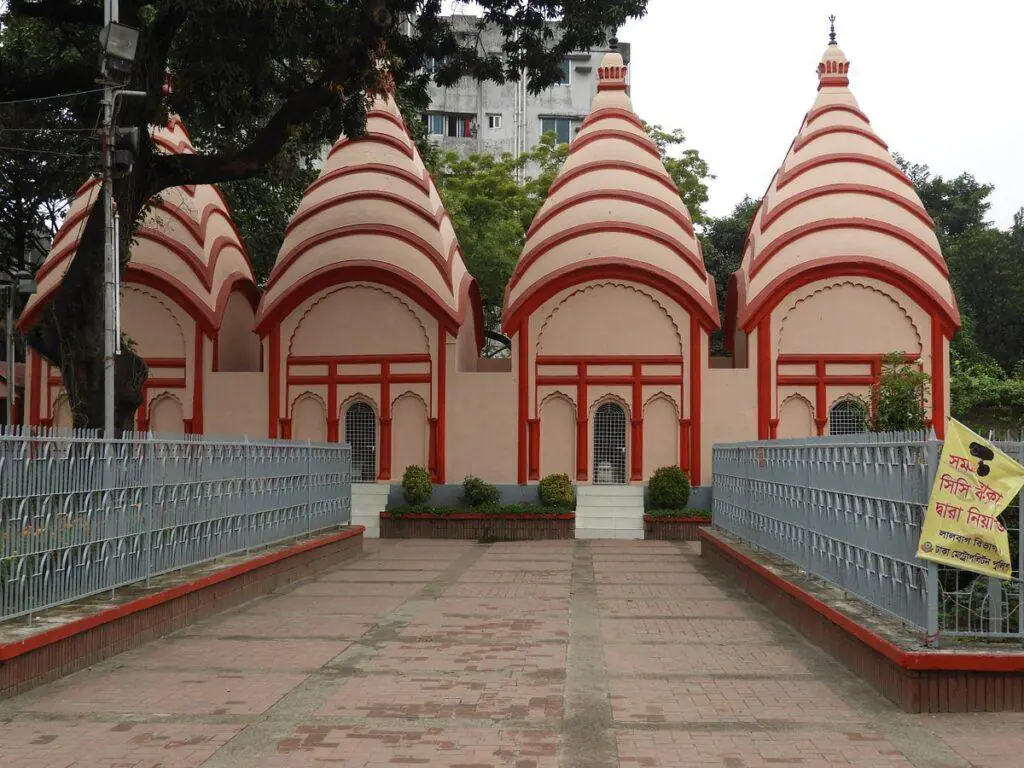 Dhakeshwari temple courtyard